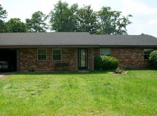 653 Parker Dr, Hinesville, GA 31313
