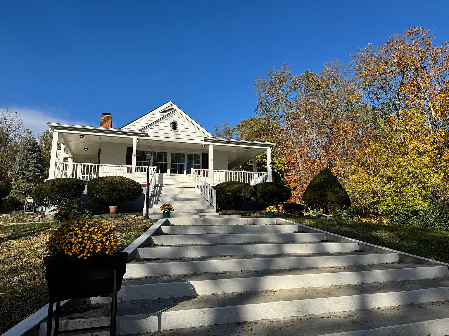 4 bed, 3.5 bath, 3000 sqft, $4,900 — Photo 2