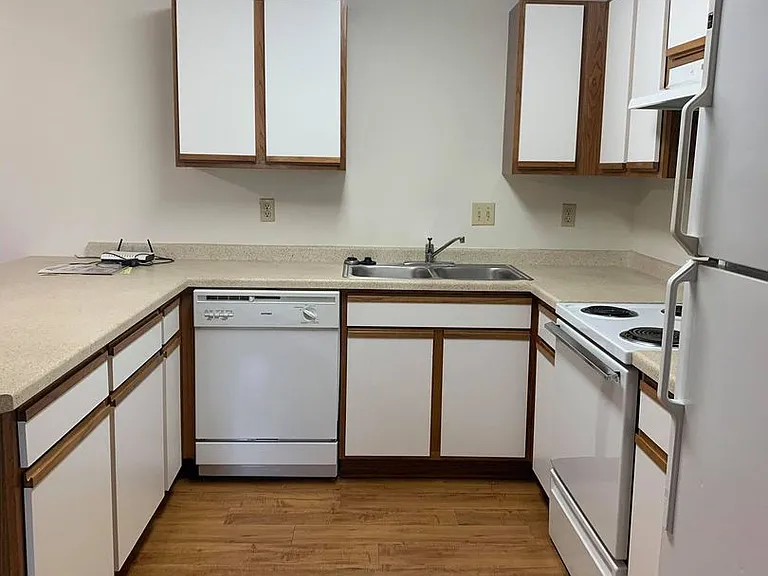 Dakota E & W Apartments — Photo 50