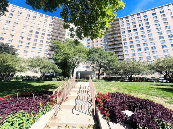 7033 N Kedzie Ave APT 710, Chicago, IL 60645