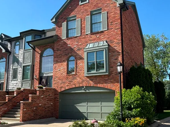 29165 Jefferson Ct, Saint Clair Shores, MI 48081