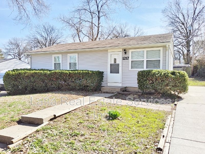 1st image of 1217 NE 44th Ter