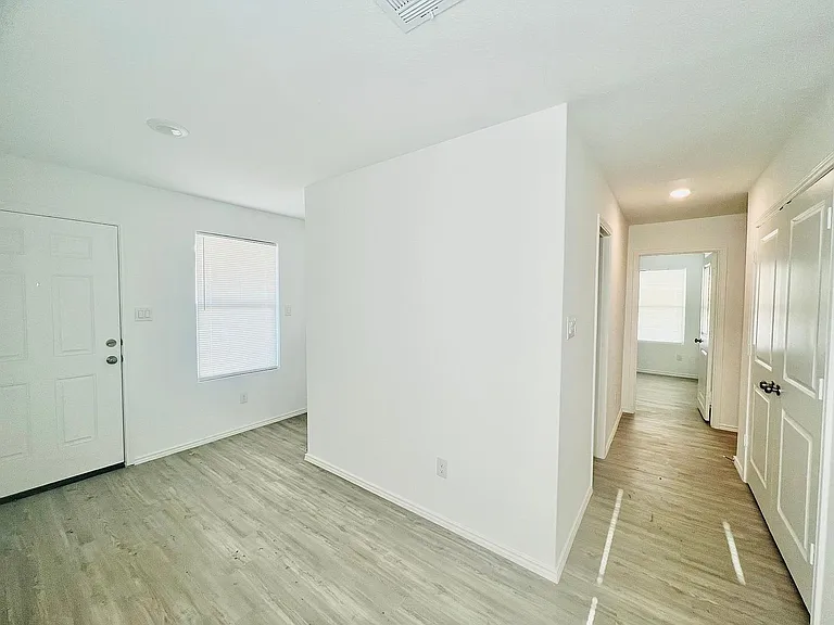 2906 Millikan Dr — Photo 3