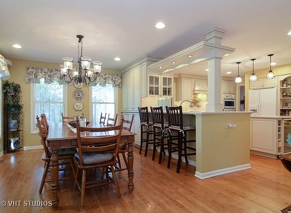 3rd image of 1153 W Bedford Dr