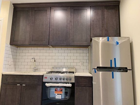 3rd image of 46 Eldridge St APT 17
