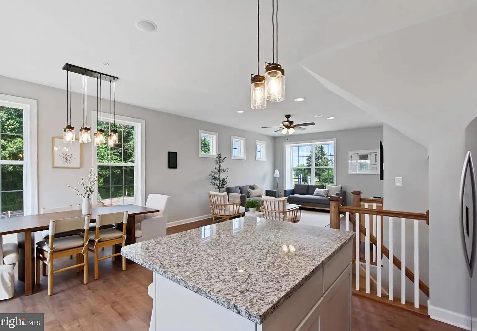 3 bed, 2.5 bath, 1900 sqft, $2,200 — Photo 4