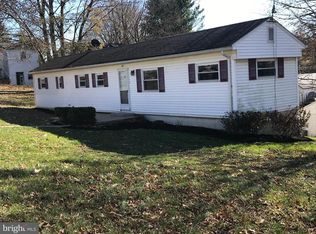 65 W High St, Windsor, PA 17366