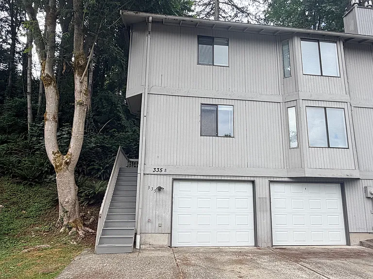 335 SE Clark St #B — Photo 1