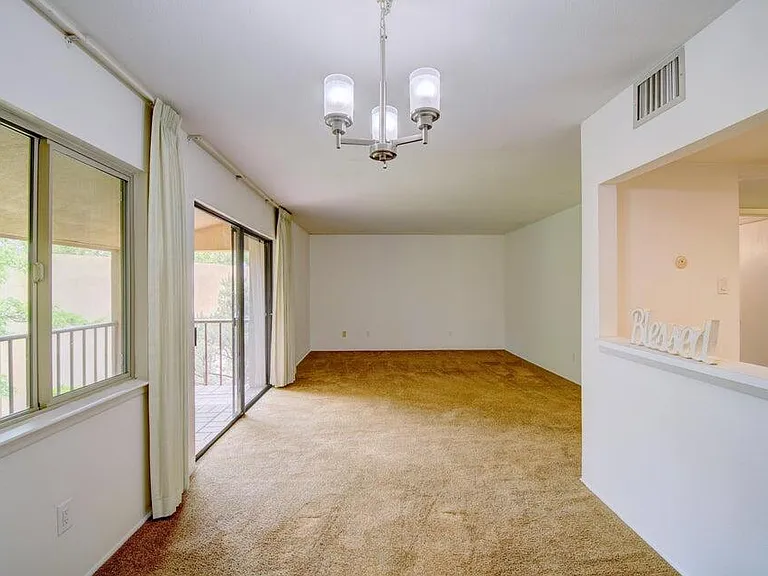 931 Country Club Dr SE #J — Photo 2