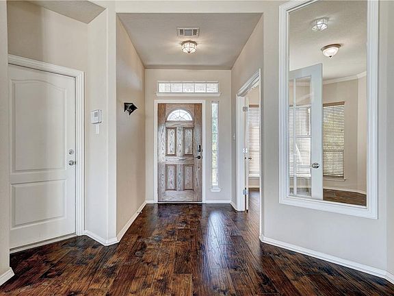 5th image of 2408 Holsten Hill Dr