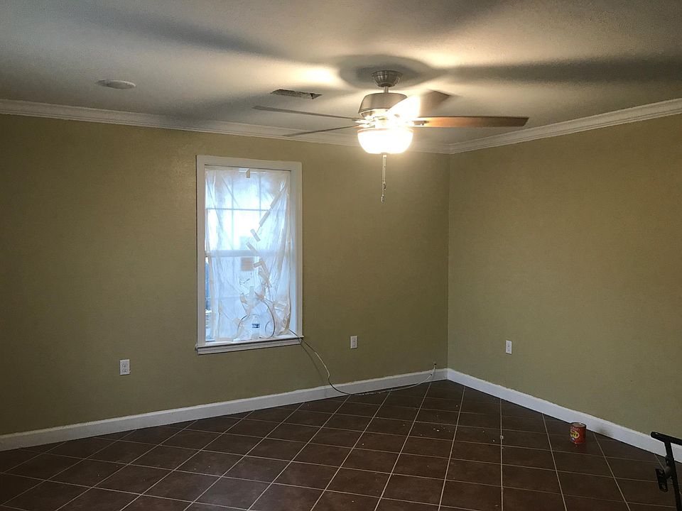 2nd image of 1901 Bell St