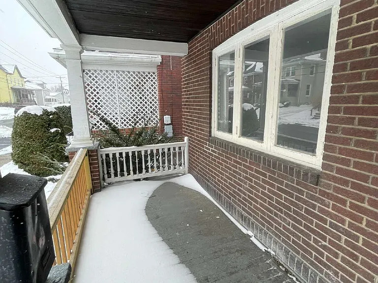 126-136 S Spring Ave #136 — Photo 4