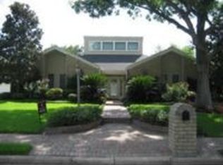 1010 Coachlight Dr, Houston, TX 77077