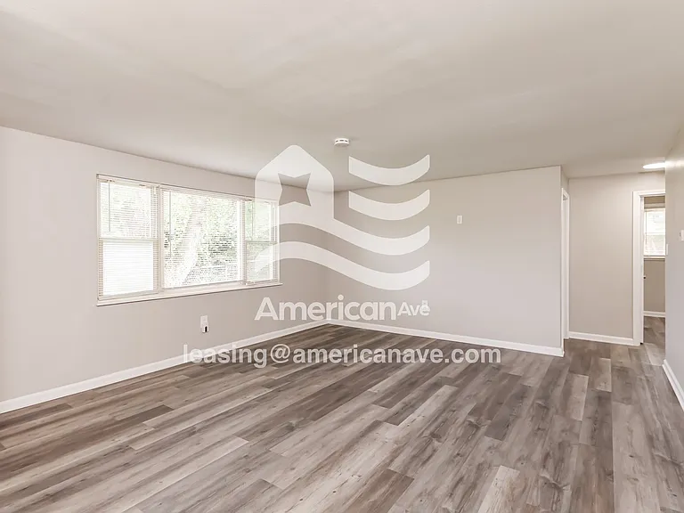 1824486_005_wm_-_living_room_13039911.jpg