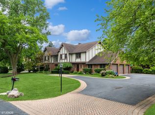 2420 Dorina Dr, Northfield, IL 60093