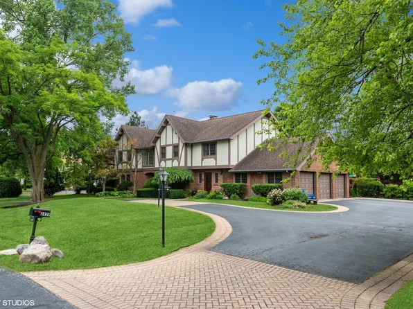 2420 Dorina Dr, Northfield, IL 60093