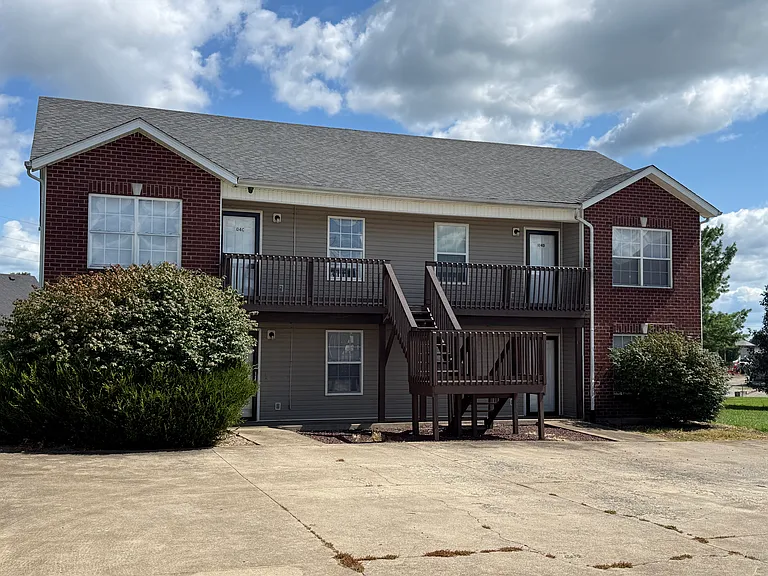 104 Aiden Ct — Photo 1