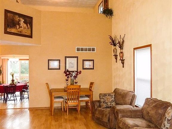 3rd image of 3093 Hamlin Dr