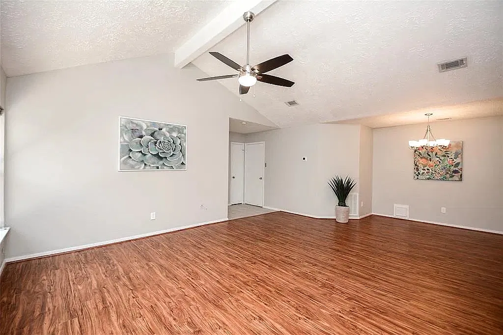 3 bed, 1150 sqft, $1,600 — Photo 3