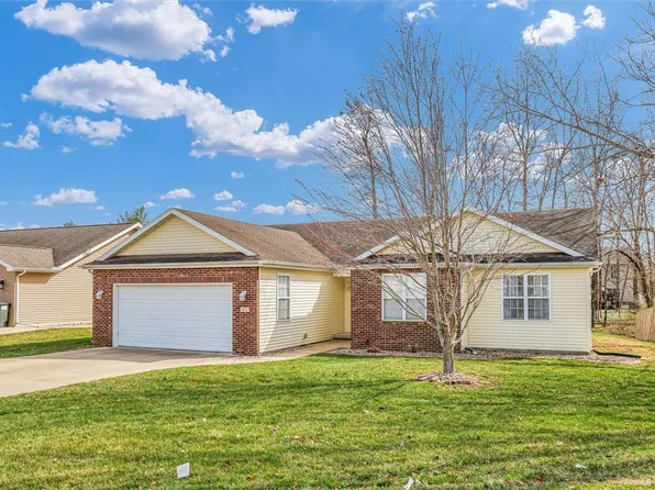 971 Briarwood Ct, Charleston, IL 61920