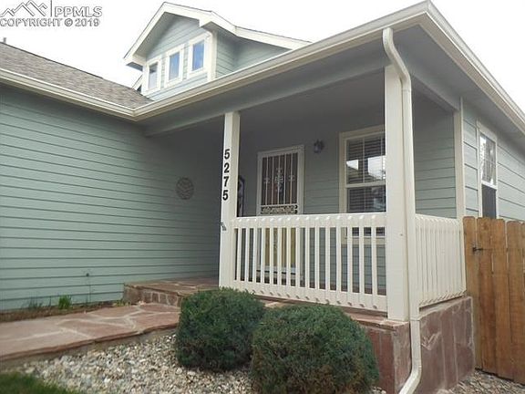 Inviting front porch!