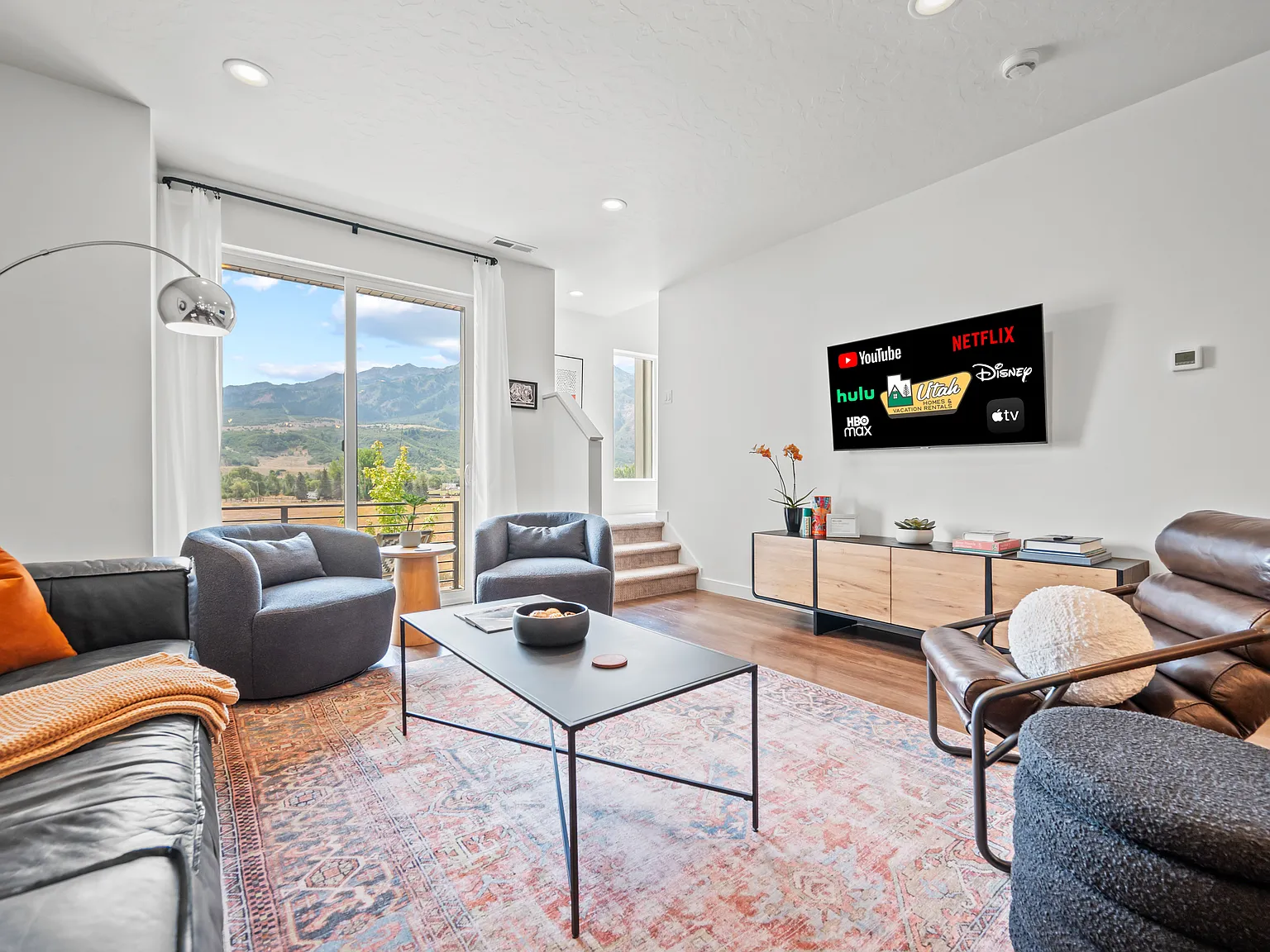 3 bed, 3.5 bath, $5,400 — Photo 2