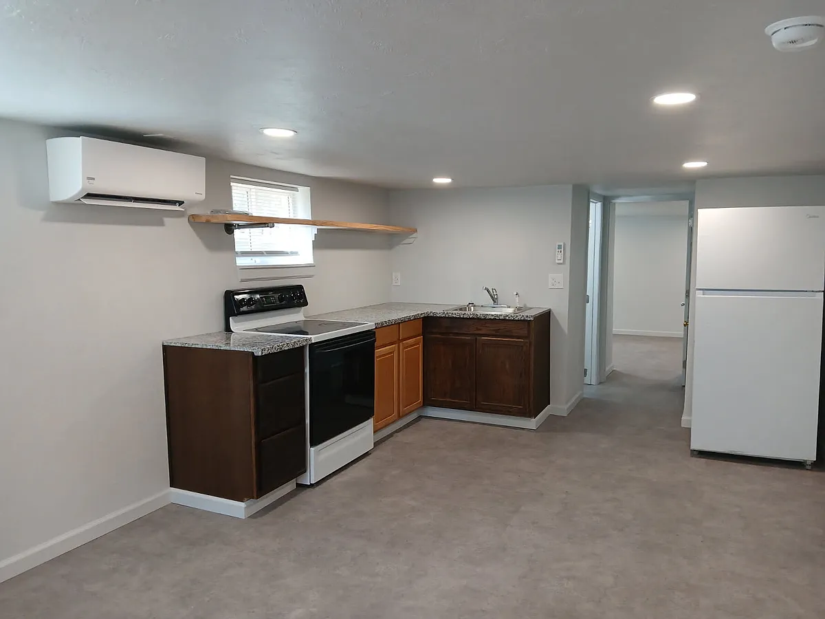 Building Photo - 307 S Lewis St #3