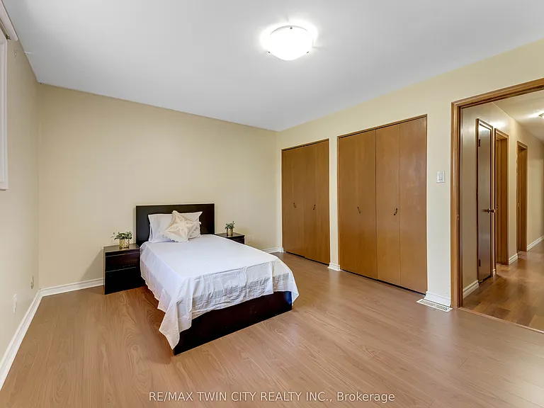 402 Lakeview Dr — Photo 24