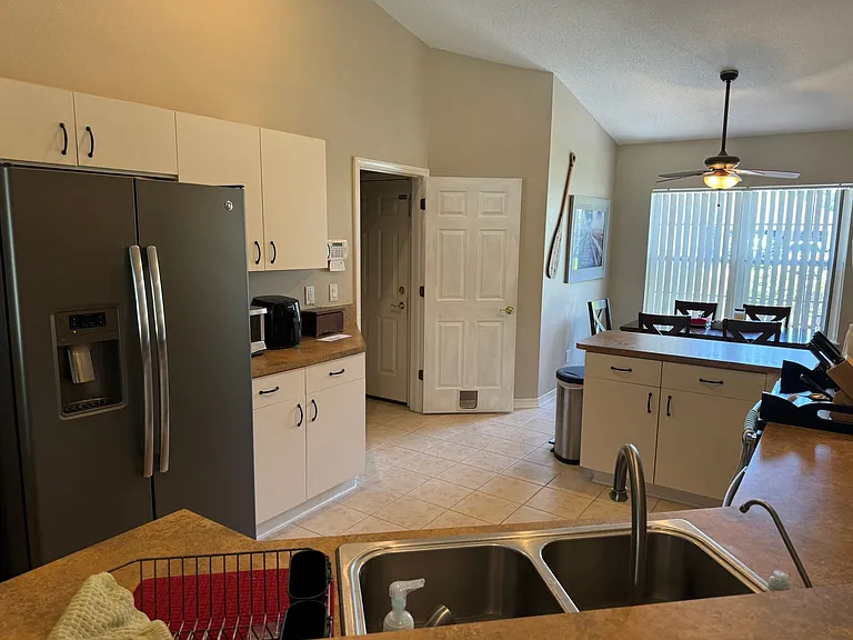 230 Oxford Ave — Photo 1