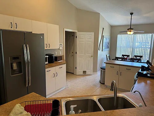 230 Oxford Ave Photo 1