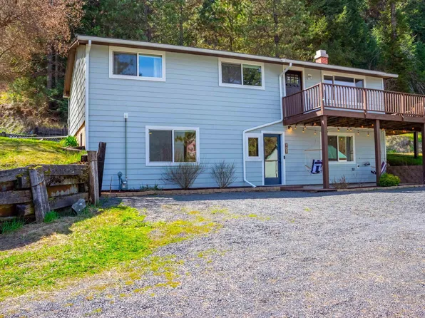 701 Bentz St, Troy, ID 83871