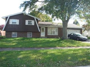 9825 Arthur Pl, Crown Point, IN 46307