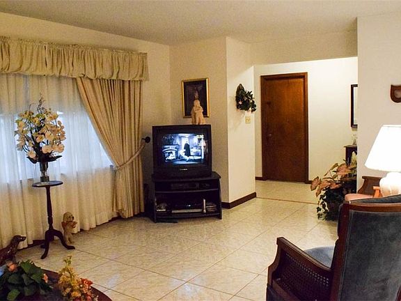 5th image of 2825 Moss Grove Blvd