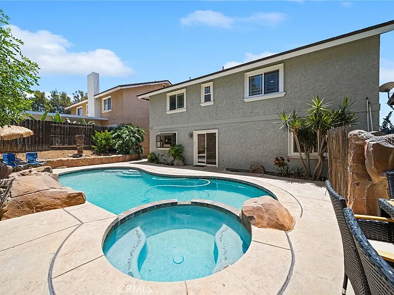 731 Langer Dr — Photo 5
