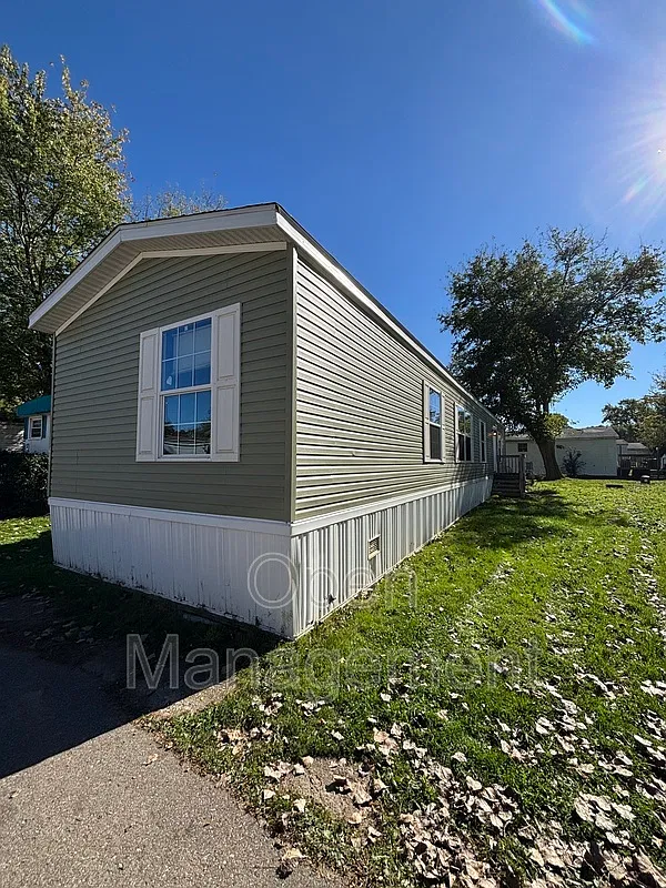 3 bed, 2.0 bath, 1120 sqft, $1,295 — Photo 2