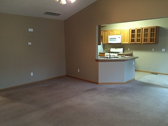 3rd image of 204 Reserve Court