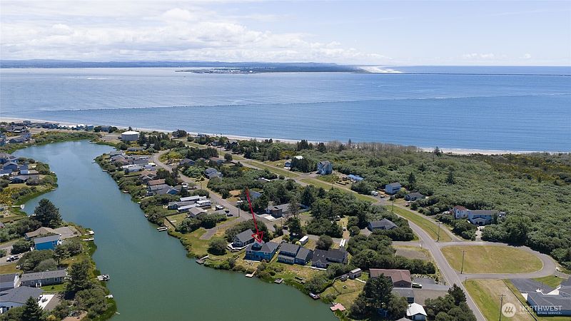 5th image of 142 Sea Breeze Loop SE