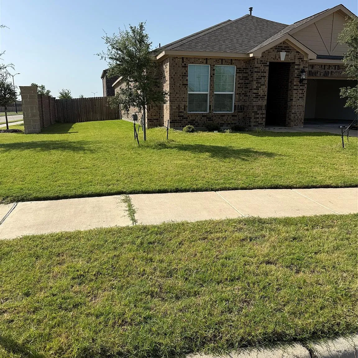 4 bed, 2006 sqft, $2,550 — Photo 2