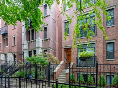 3233 N Seminary Ave APT 3, Chicago, IL, 60657