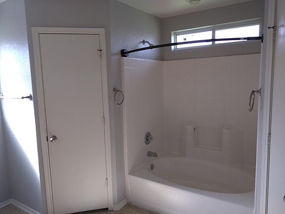 5th image of 123 McFaddan Ln