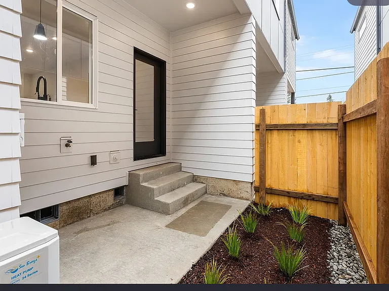 7193 SE Crystal Springs Blvd — Photo 13