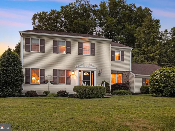 111 Briarwood Dr, Holland, PA 18966