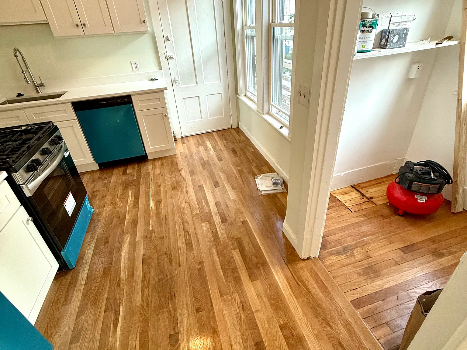 3 bed, 1000 sqft, $3,300 — Photo 3