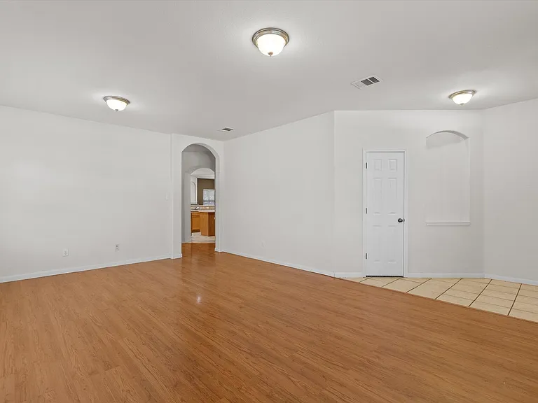 1916 Wheaton Trl — Photo 6