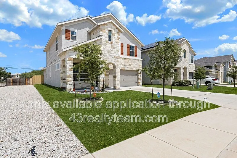 4 bed, 3.5 bath, 2850 sqft, $2,495 — Photo 3