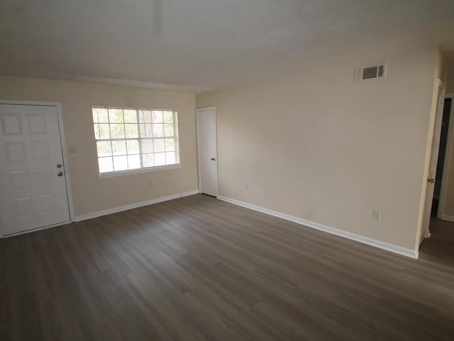 2 bed, 850 sqft, $740 — Photo 4