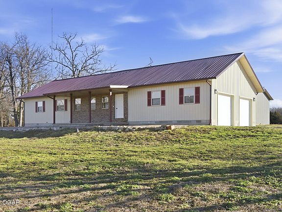 4th image of 10058 Farm Road 2015