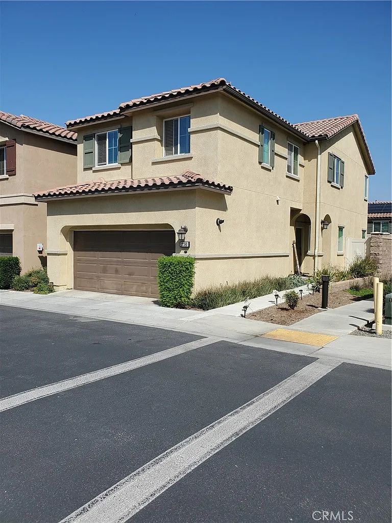 4 bed, 2.5 bath, 1818 sqft, $3,150 — Photo 1