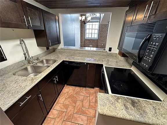 5th image of 1107 S Peters St APT 215