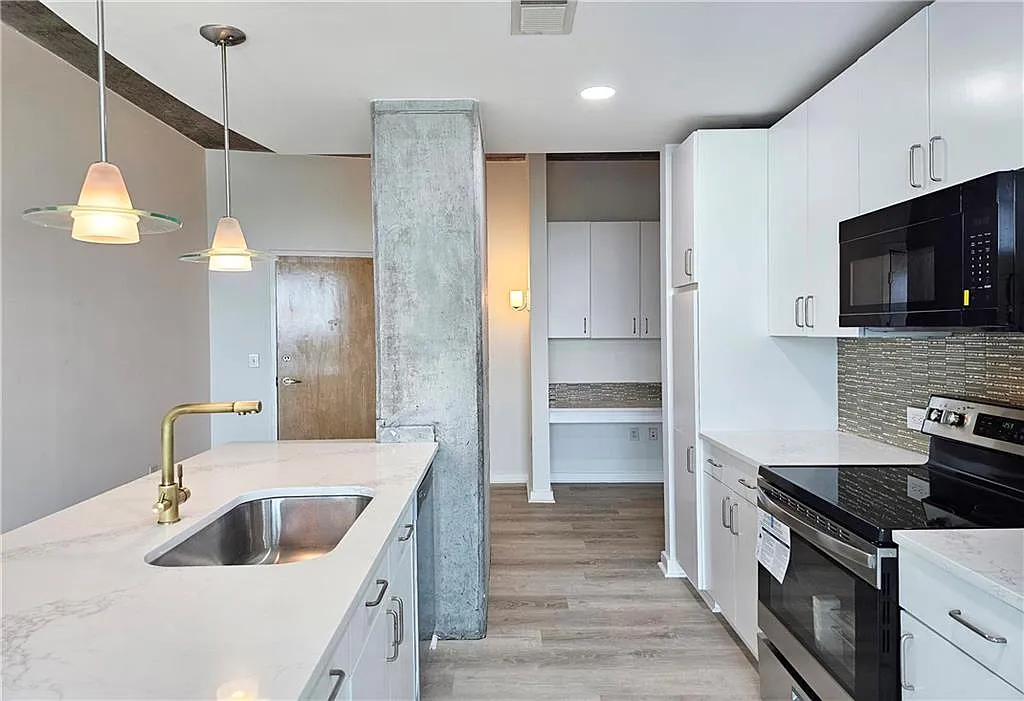 1 bed, 1.0 bath, 811 sqft, $1,875 — Photo 3